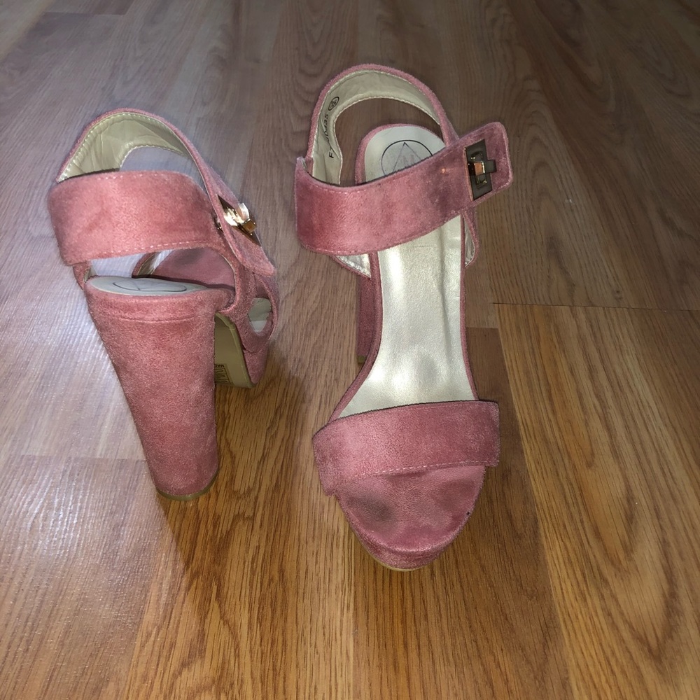 Miss guided pink chunky buckle heels